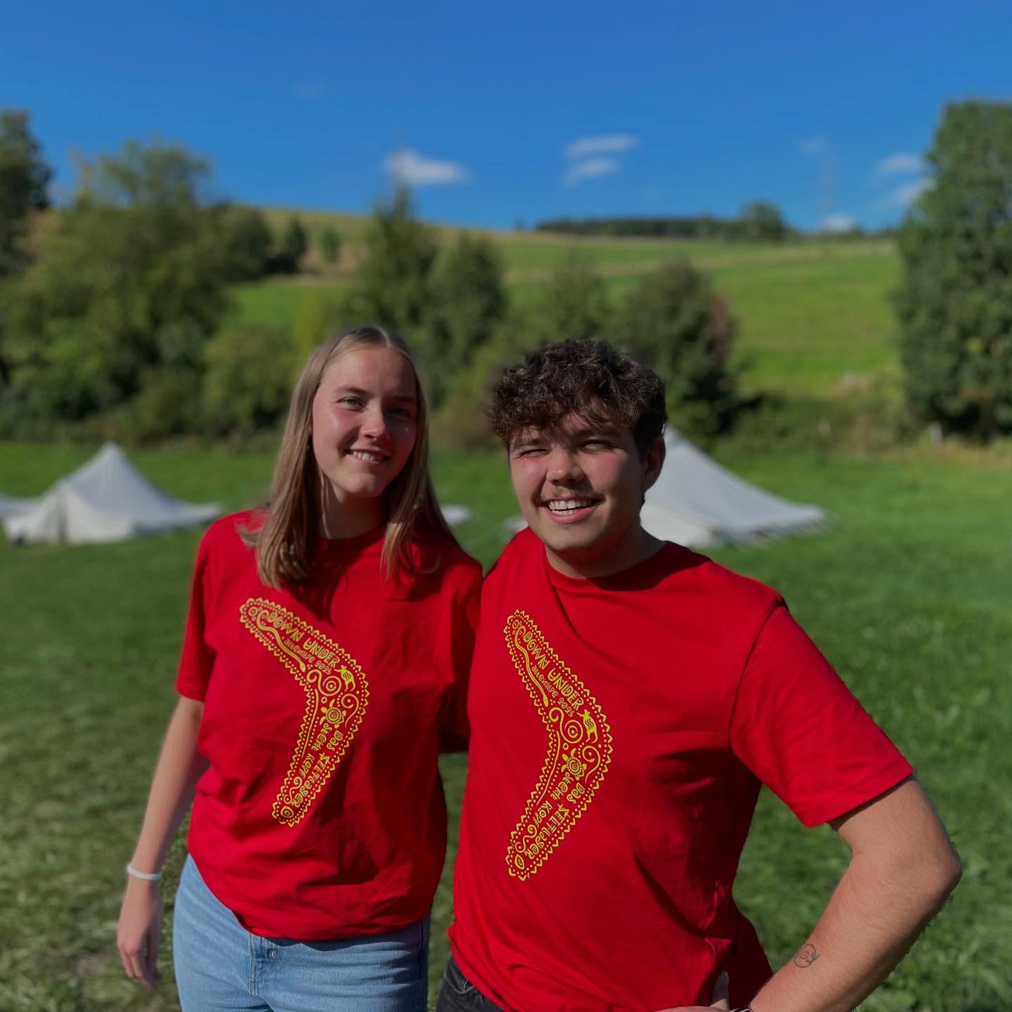 Zum heutigen Tagesausflug ging es ins SauerlandBad - traditionell im neuen Zeltlager-Shirt.