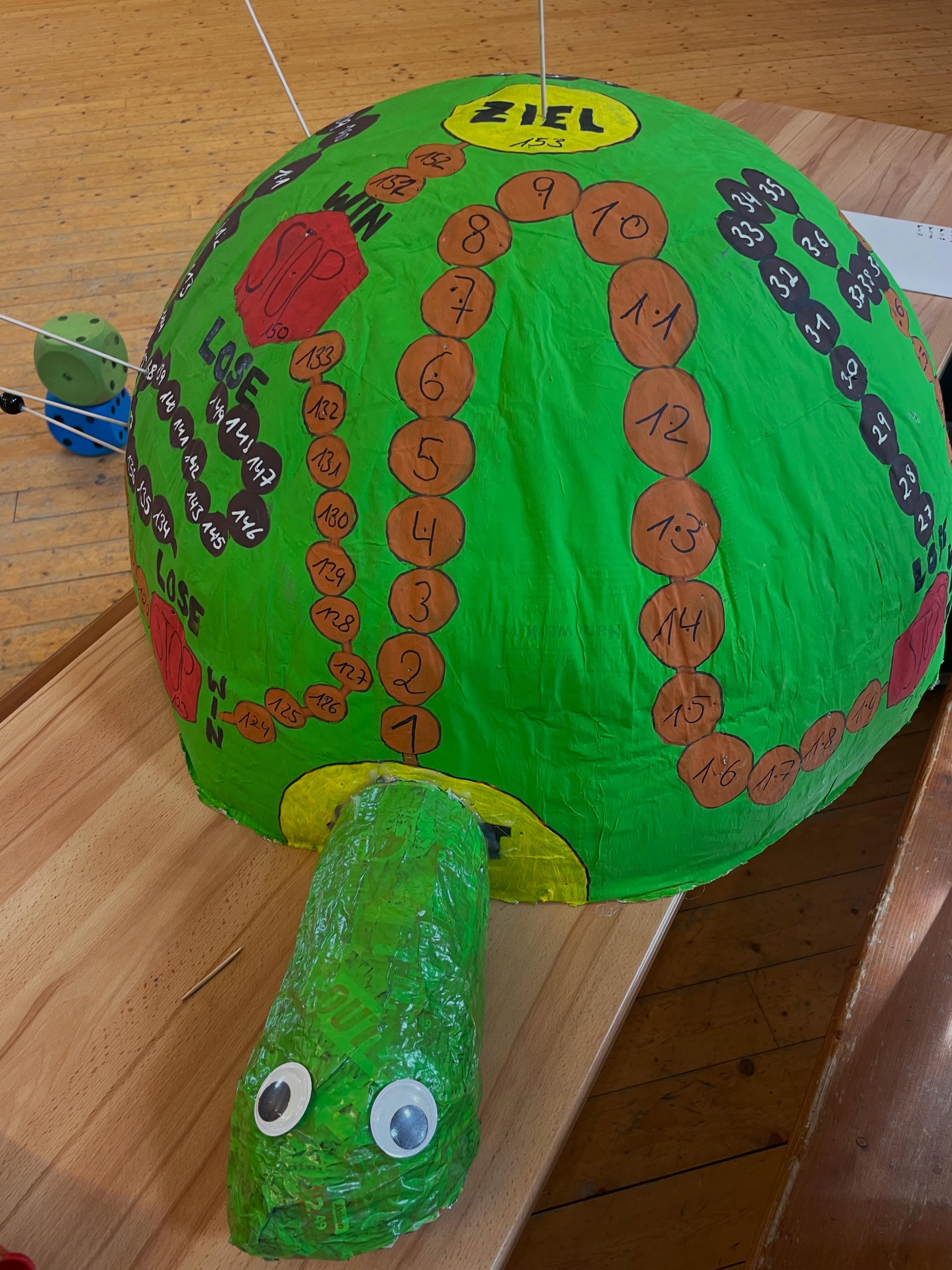 Beim Hochhausspiel erklimmen wir heute den Panzer einer Schildkröte 🐢